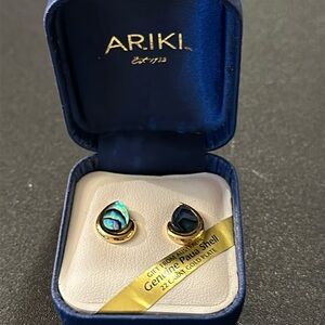 NIB Ariki 22K gold plated and Paula shell earrings
